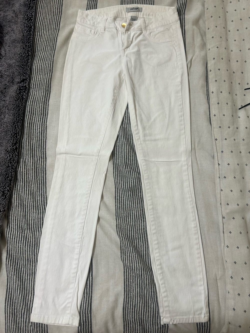 Refuge White Slim Straight Jeans